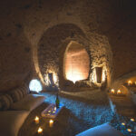 Фантастичні веселкові хмари позолотили небо під час заходу сонця в Об’єднаному Королівстві