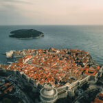 Фотограф Утримує Забуті Будівлі